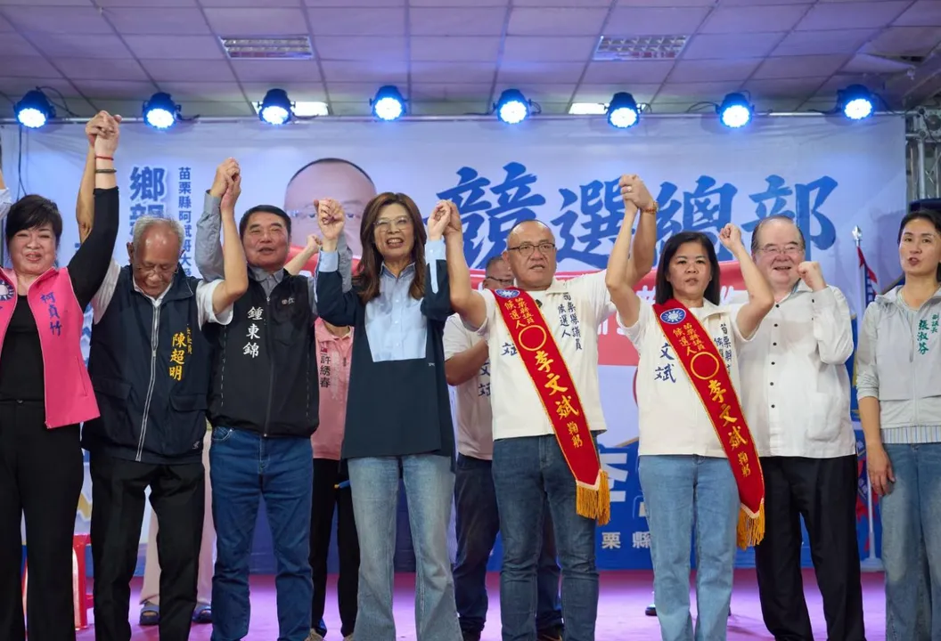冒颱風挺鍾東錦!鄭麗文自曝後龍媳婦 喊苗栗變AI大縣