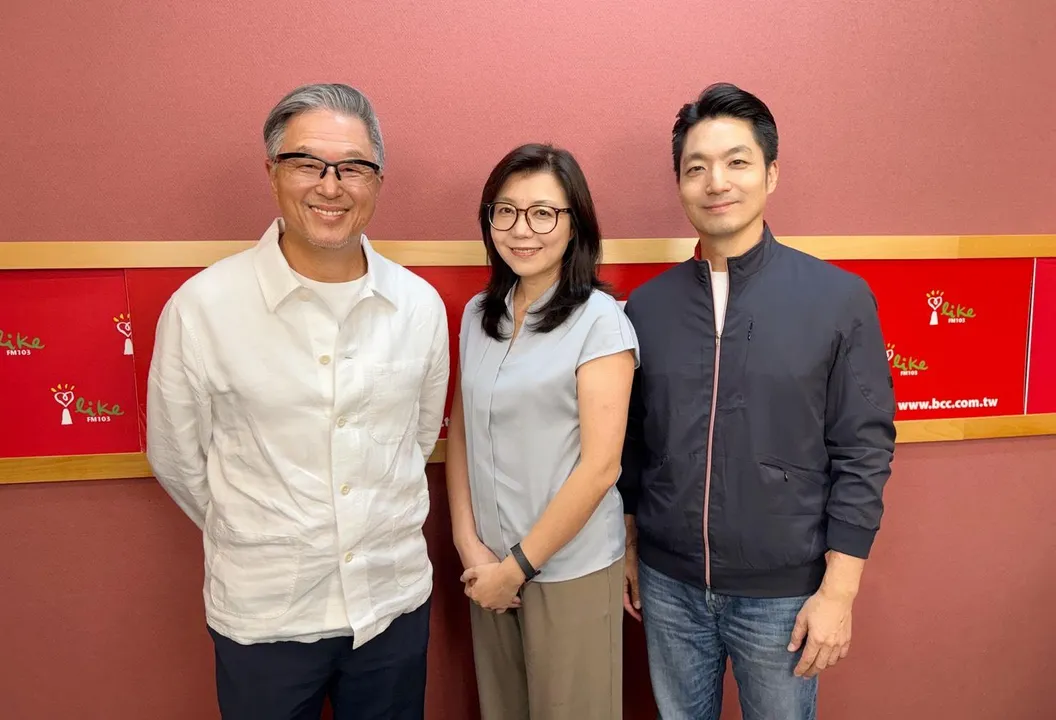 王偉忠笑虧「我忍耐很久了、請你都不來」 蔣萬安接招:今天帶老闆來了