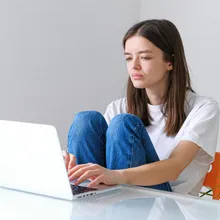 壓力大別只想躺著!輕度活動比激烈運動更能改善心情