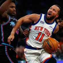 NBA/尼克球星闖禍了！84歲「家政女王」坐場邊　腳趾被踩骨折