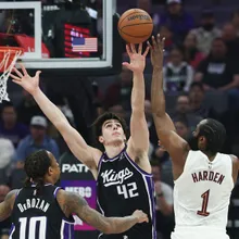 NBA/哈登騎士首秀拉尾！末節關鍵三分連發　逆轉勝國王