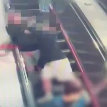 影/拳腳、鎖喉齊出！北捷台北車站「超硬大場面」衝突影片曝