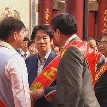 黃偉哲捲亞太球場風波遭炎上！謝龍介當面告狀　賴清德表達關切