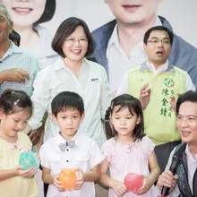 陳佩琪質疑「三隻小豬」金流 林俊憲搬法規狠酸:難怪白營帳算不清