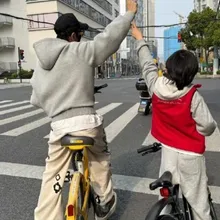 黃曉明po兒騎車照惹禍！「12歲以下」禁上路　急道歉滅火
