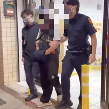 影/吃屎哥蛋襲柯文哲遭逮 晚間偵訊結束送往分局