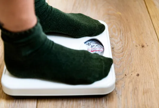 年後胖2公斤別慌！營養師推211餐盤、多喝水8招甩肉