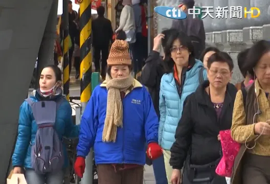 別被騙!週末飆30度「下週回跌1字頭」 週一晚再迎雨彈