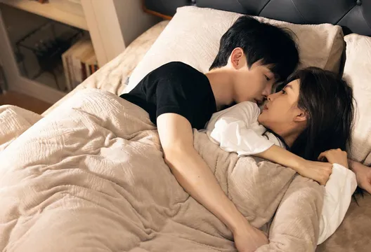 《難哄》章若楠藉夢遊吃白敬亭豆腐　事後竟反問：要收錢？