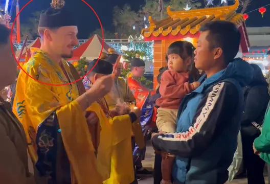 影/彰化溪湖奉天宮建醮!驚見「捷克籍法師」講英文祈福