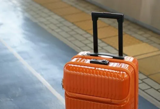 出國行李箱「舊託運貼紙」記得撕　否則恐送錯航班