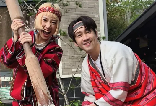 Lulu新婚首次回娘家！陳漢典變身「泰雅女婿」賣力搗年糕畫面曝光