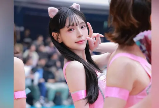 獨/啦啦隊女孩便利商店「用碗吃雞胸肉」被噴 真相還她清白