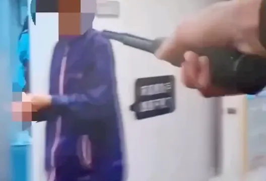 影/北捷中山站婦人「持水果刀逛廁所」　捷警速制止