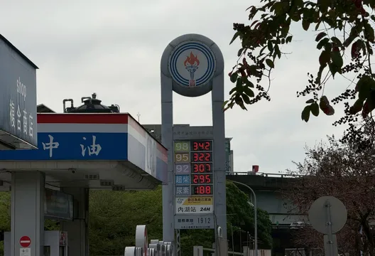 中東戰火未歇！下周加油荷包仍失守　汽柴油估漲1.2至2元