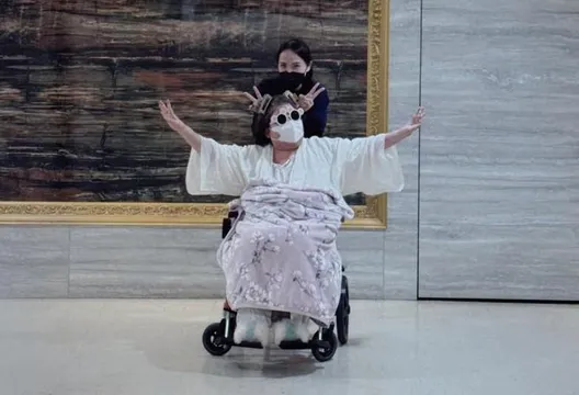 陳文茜抗癌打超高劑量類固醇 自嘲「醜到變形才能放下」近照令人心疼