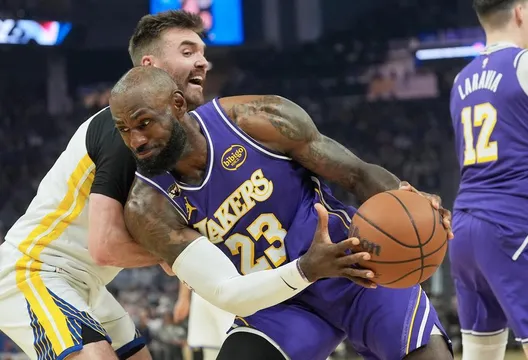 NBA/兒子助攻爸爸！詹皇接獲布朗尼傳球灌籃　史上第1次