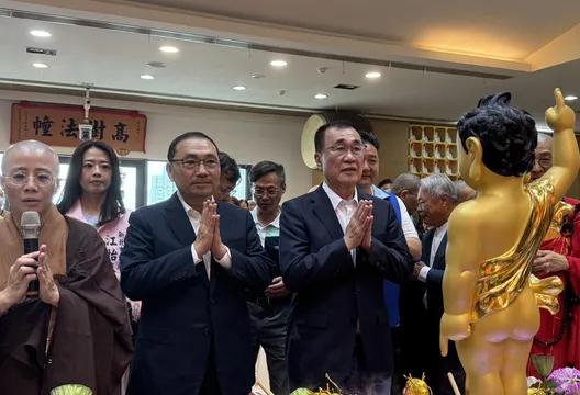 侯友宜力挺李四川「會做事的人」 同台浴佛祈福盼延續新北建設成果