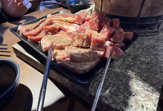 進攻深夜肉慾!「肉次方」推極黑和牛 「豚野」帶殼牡蠣無限爽