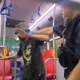 影/媲美「捷運逼讓座嬤！」新莊翁搭霸王公車　警拖下車逮捕
