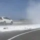 影/台2線貢寮段石粉灑落路面如下雪　警開罰送辦駕駛