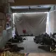 國軍支援救災累癱躺地睡！　屋主貼心蓋簾：讓大家睡個好覺