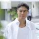 楊祐寧證實父親凌晨癌逝　病榻前牽手道別：彼此親吻擁抱