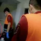 影/北市婦家中跌倒動彈不得　員警翻牆開門即刻救援