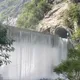 影/燕子口堰塞湖水淹過魯丹橋　「瀑布狂瀉」畫面曝