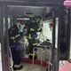影/北市251路電動公車「開到一半儀錶板竄煙」　11人緊急逃生