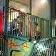 高雄機器人公園5歲童「腳卡欄杆」　警消花16分鐘助脫困