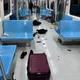 影/聖誕節嚇壞！北捷北門站男子持傘車廂暴走　乘客驚慌逃出1人受傷