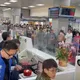 影/金門機場湧現返台潮！逾500人候補　軍機緊急支援疏運