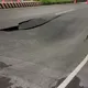 影/台中驚見大規模塌陷！「疑自來水管破裂掏空路基」現場封鎖