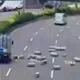 竹北驚魂！小貨車轉彎「瓦斯桶跌落路面」噴白煙　駕駛恐罰1.8萬