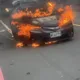 基隆暖暖轎車自燃火燒車　女駕駛及時逃生幸無傷