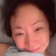 49歲王俐人母親節PO素顏床片！雪白香肩若隱若現　粉絲暴動