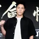 《角頭》唐振剛涉閃兵案今露面!高捷突喊:該被關就被關
