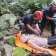 北市婦登大屯山失足摔傷 北投警帶登山裝備神救援