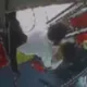 影/台中女乘客疑不適 暖心客運司機「霸氣一把背」衝診所