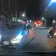 影/宜蘭大學旁男買宵夜險遭逆向Lexus撞上 2警車神擋煞