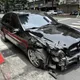 影/北市中正區賓士車暴衝車禍 連撞11車幸無人傷