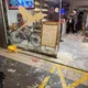「卡米地」遭潑穢物…門口全是味兒! 紅帽男落網了