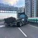 聯結車爆胎失控!釀台64線五股段全線封閉 警封匝道管制
