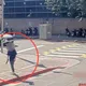 影/北市男手握雙刀隨機推撞路人 警火速逮人起獲毒品