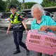 聰明橘貓走失後自行「報案」!花蓮警助阿嬤尋回愛貓
