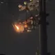 影/中壢驚傳電桿爆炸!中原商圈2304戶陷黑暗 台電急搶修