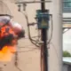 影/中和驚傳爆炸!電桿變壓器狂炸火光 605戶瞬間全黑
