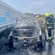 國道3號南投段火燒車 休旅車引擎竄火燒成廢鐵