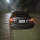 積水困住3人!高雄晚間驚傳車輛受困 消防火速出動橡皮艇救援